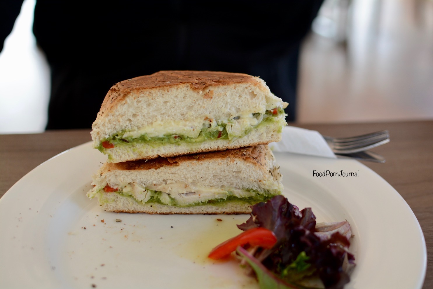 the-oaks-brasserie-yarralumla-chicken-avocado