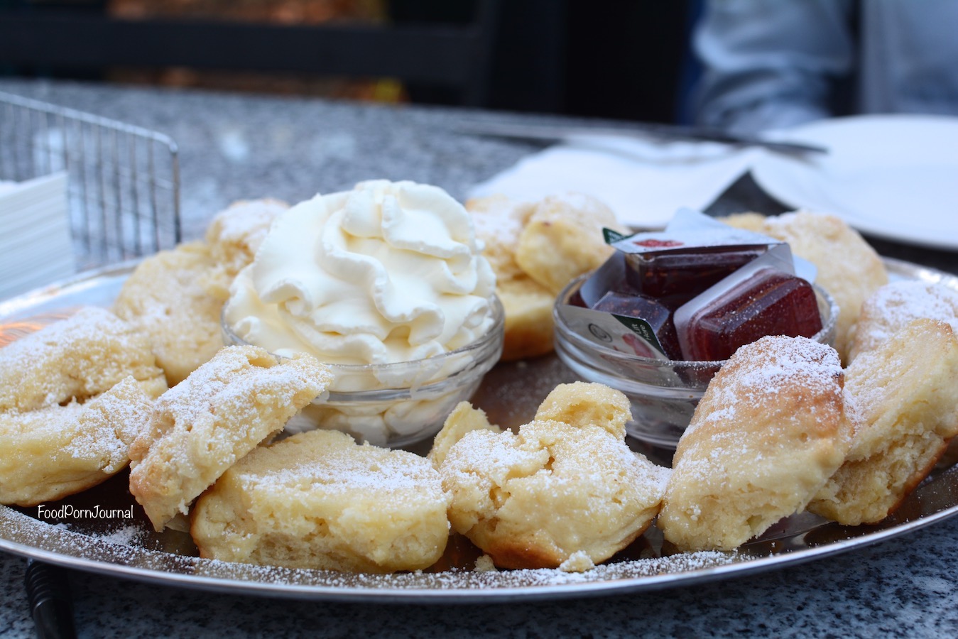 yarralumla-oaks-brasserie-scones