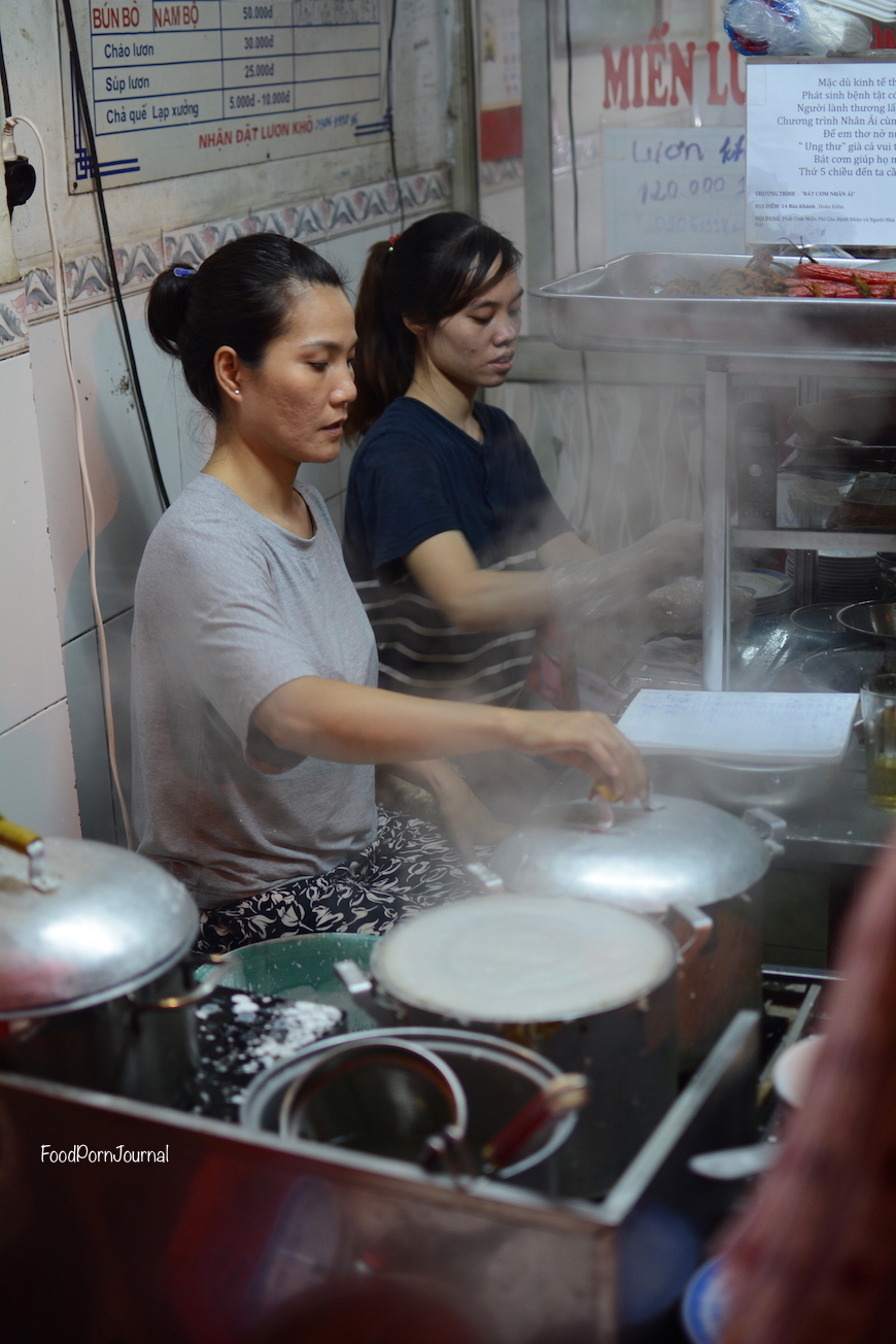 Making banh cuon