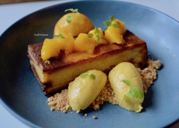 French toast with mango