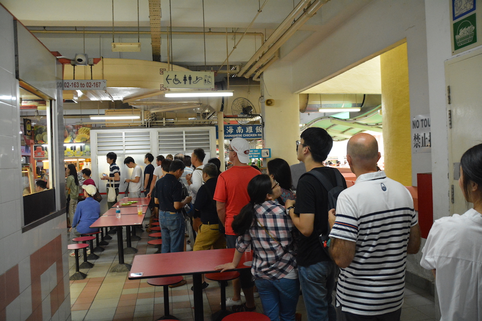 queue for Hong Kong chicken rice and noodle