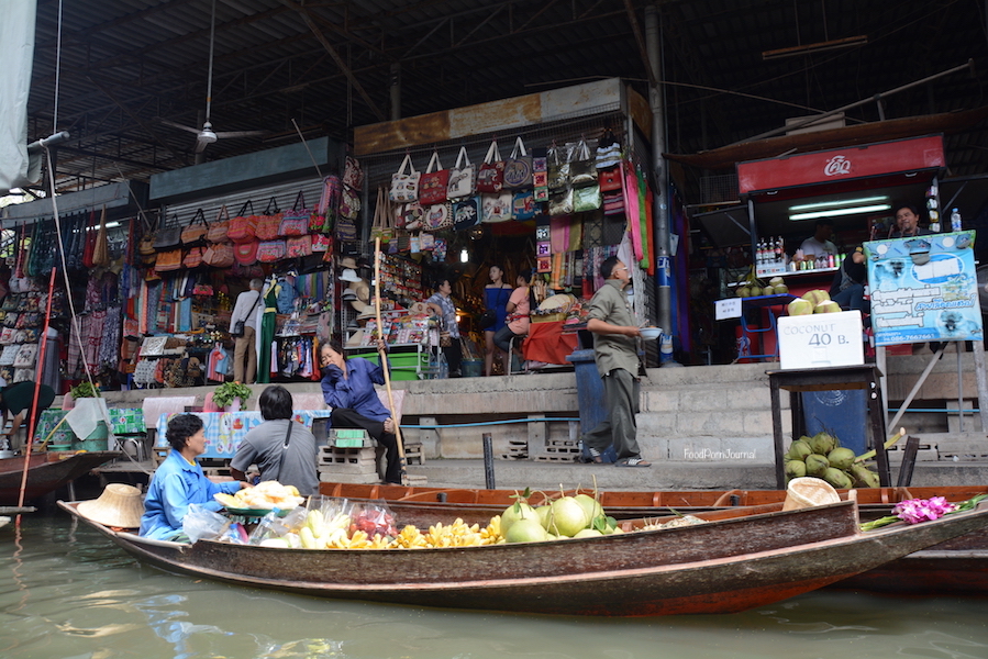 Damnoen Sadiak Floating Markets Bangkok clothing