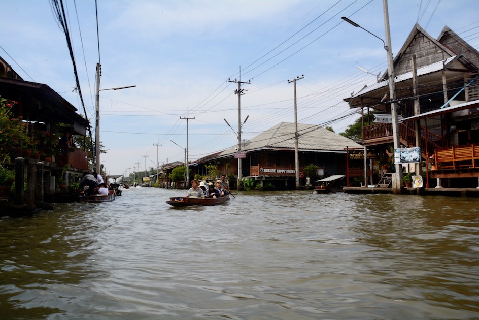 Damnoen Sadiak Floating Markets Bangkok entering