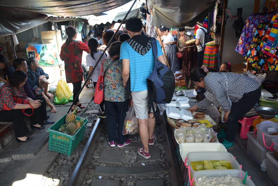 Maeklong Railway Market Bangkok crowd