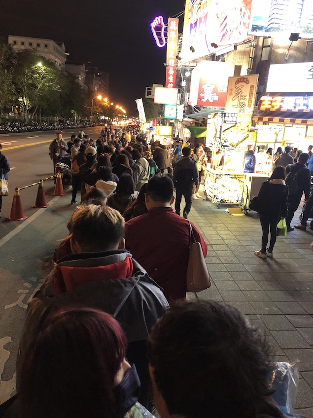 Shilin Night Market Taipei Hometown Barbecue Fried Chicken queue