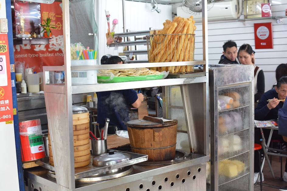 Taipei Xinmending youtiao Taiwanese breakfast shop