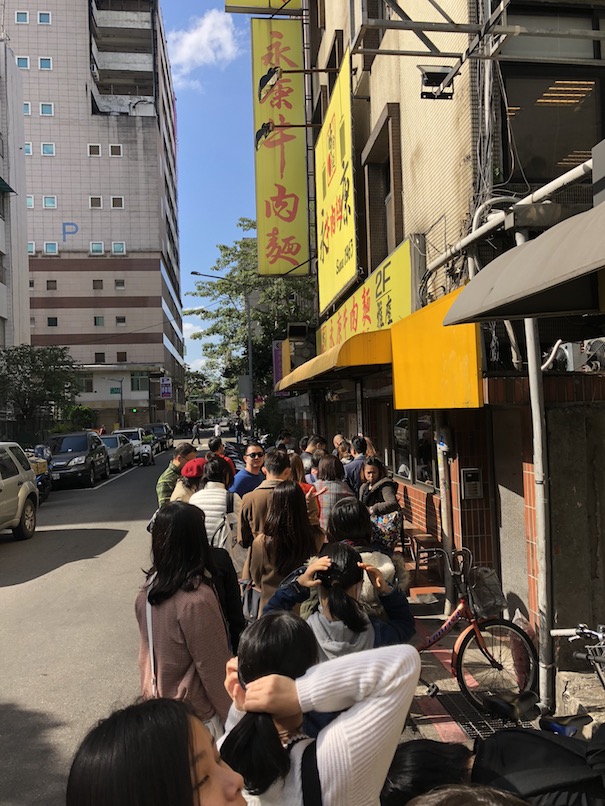 Yong Kang beef noodles Taipei queue