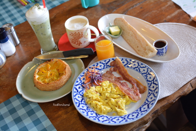 Cafe Vanille Vientiane Laos breakfast