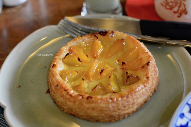 Cafe Vanille Vientiane Laos peach feuilletee pie