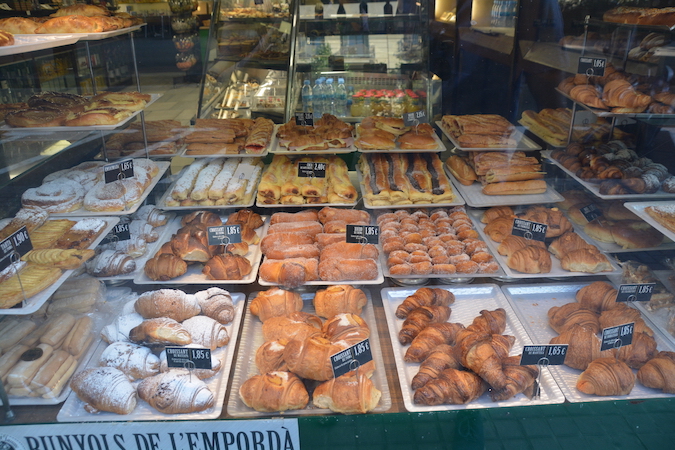 Forn de Sant Jaume Barcelona Spain pastry window