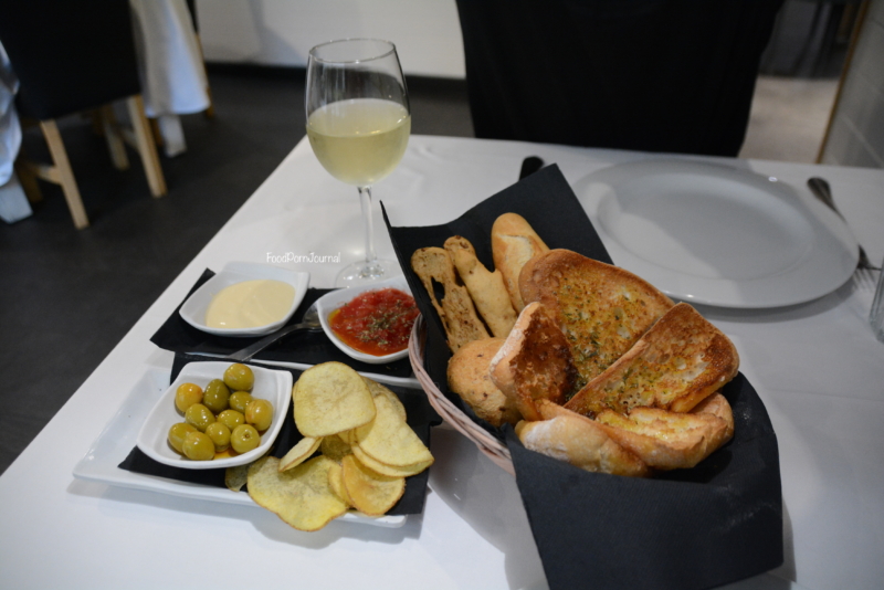 Restaurante Puerta del Mar Valencia Spain breads