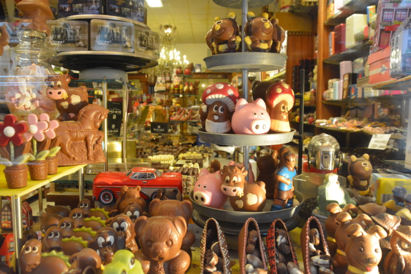 Chocolaterie Jan De Clerck Bruges display chocolate