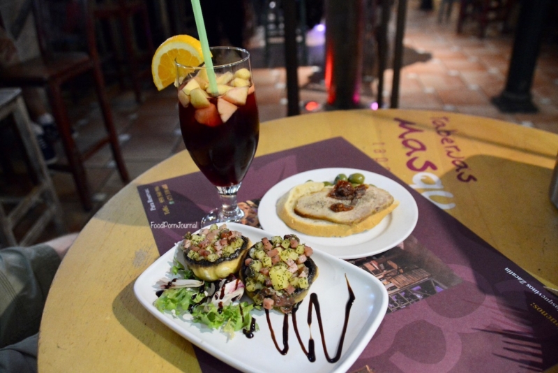 Taberna Mas Que Vinos Granada Spain tapas