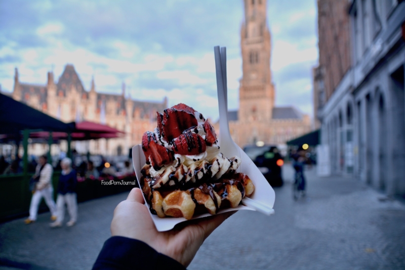 Fred's Waffle Bruges strawberry banana