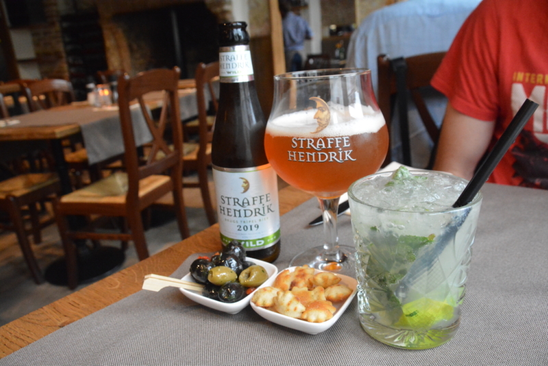 Poules Moules Bruges drinks