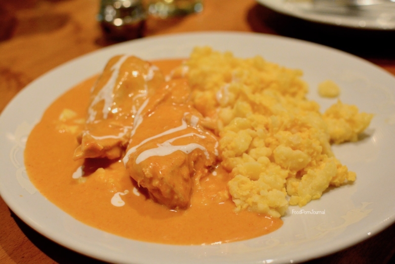 Gettó Gulyás Budapest chicken paprikash