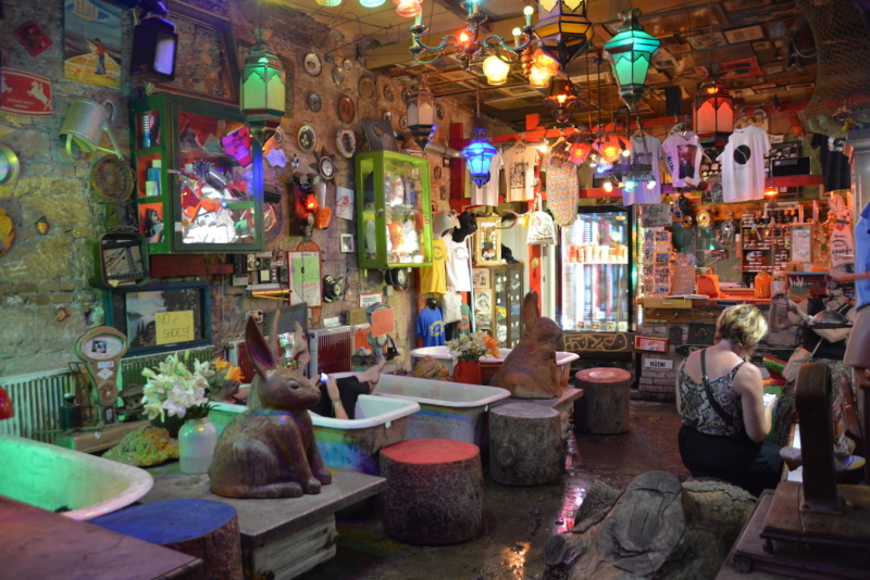 Szimpla Kert Budapest bathtubs