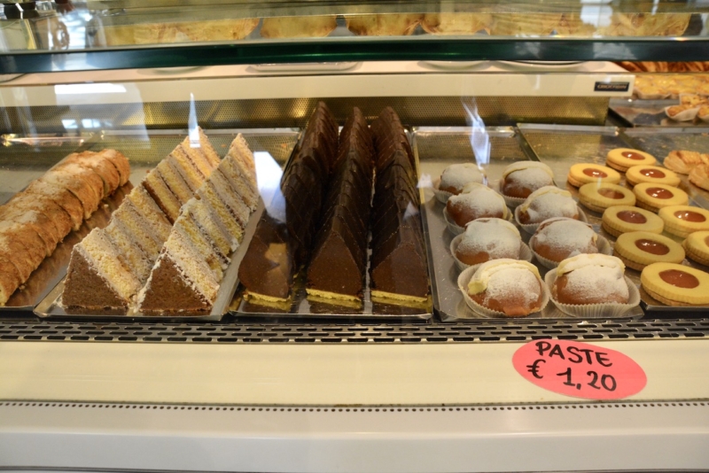 Pasticceria Dalla Bona Padova cake display