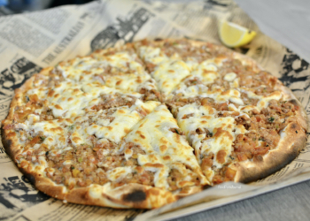 Al Manoosh Mawson meat cheese pizza