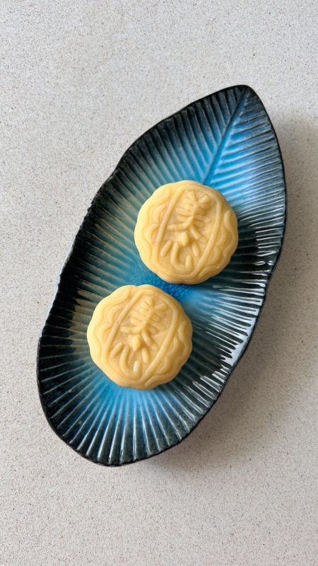 Snow skin mooncake